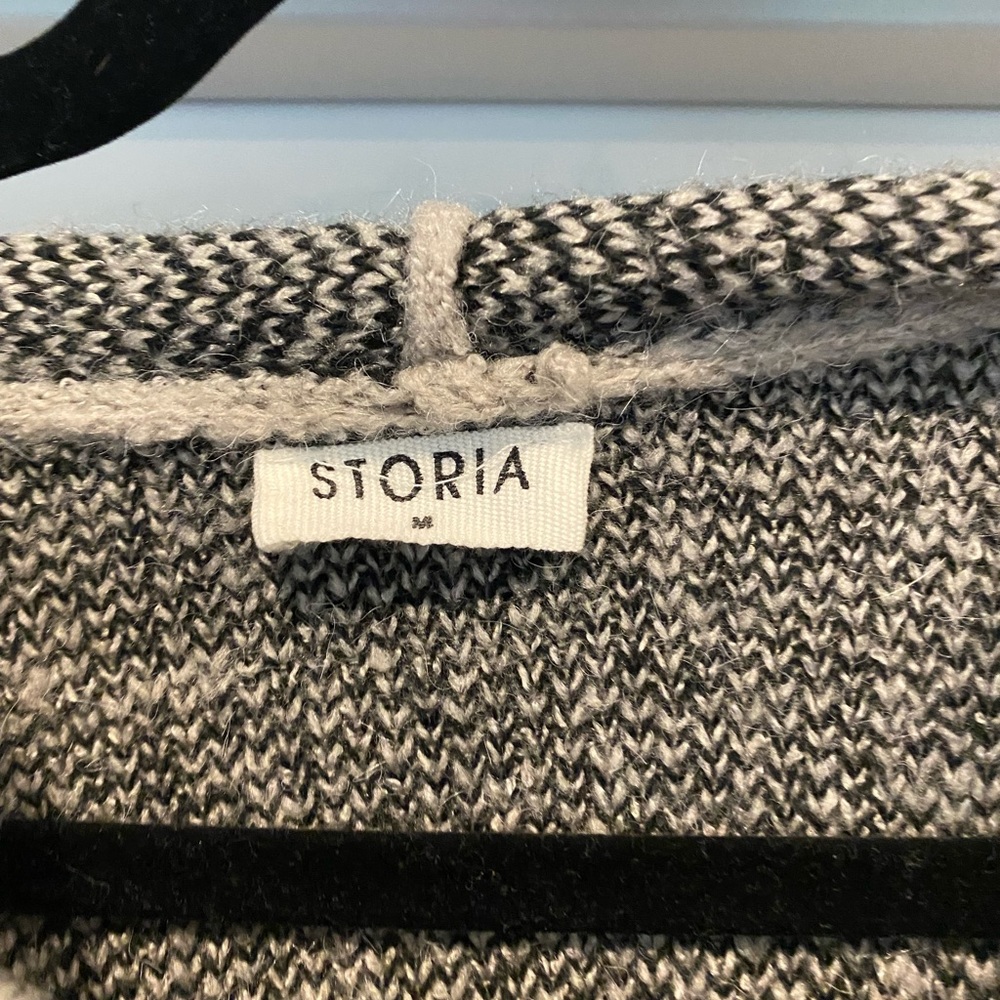 Vici star print cropped hoodie sweater - Picture 2 of 2